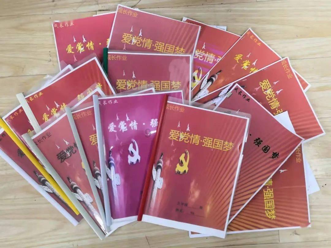 成都进入两会时间 出席市政协十六届二次会议的委员报到